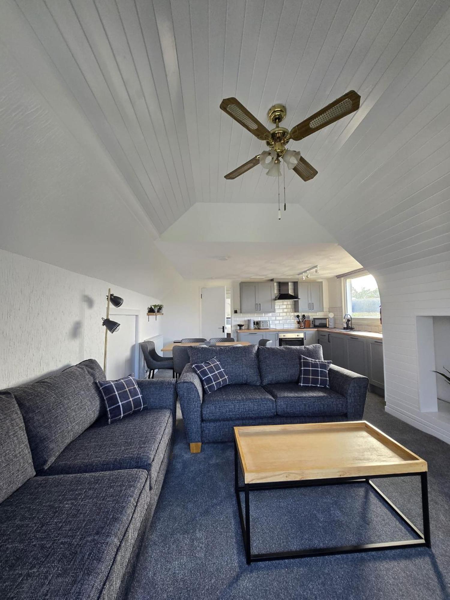 Kilgetty Beautiful Apartment With Private Pool Near Tenby חדר תמונה